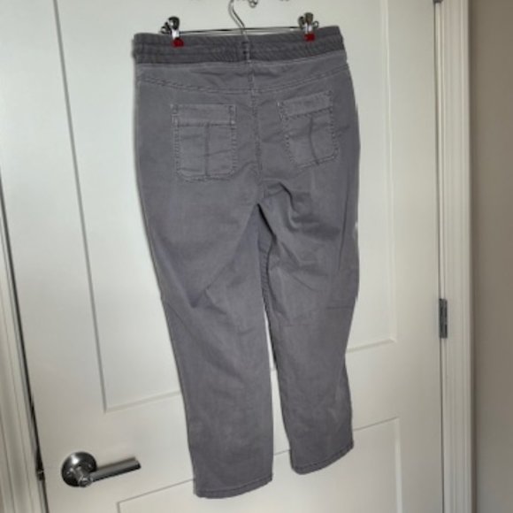 Sonoma Capris Gray Size 10 - Picture 2 of 3